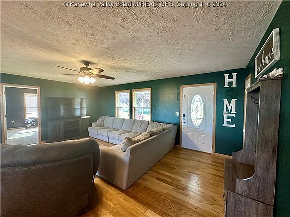 3rd image of 44 Lindenwood Way