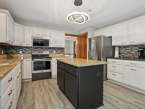 5th image of 1421 W 60th St