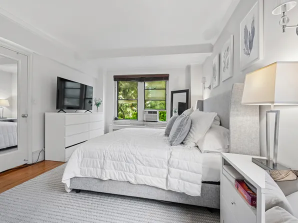 865 United Nations Plaza image 11 of 12