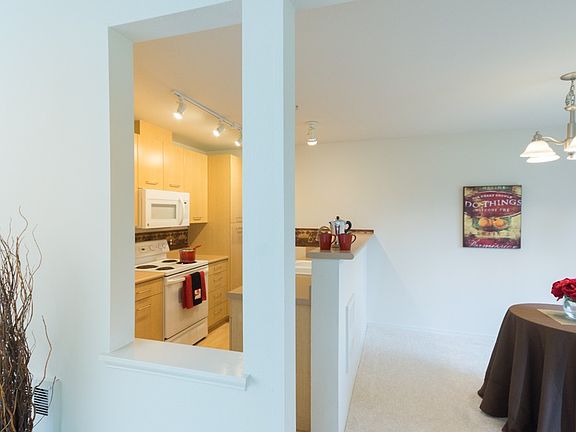 5th image of 710 240th Way SE #102