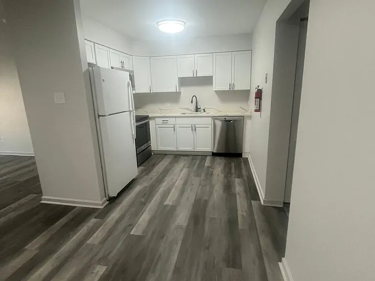 139 E Butler Ave — Photo 2