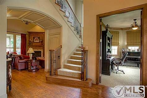 3rd image of 2314 Castle Creek Dr