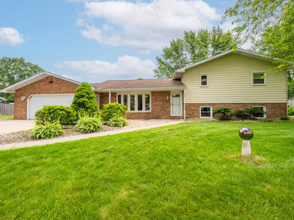 5985 Echo Rdg, Stevensville, MI 49127