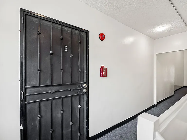 1630 W Temple St — Photo 11