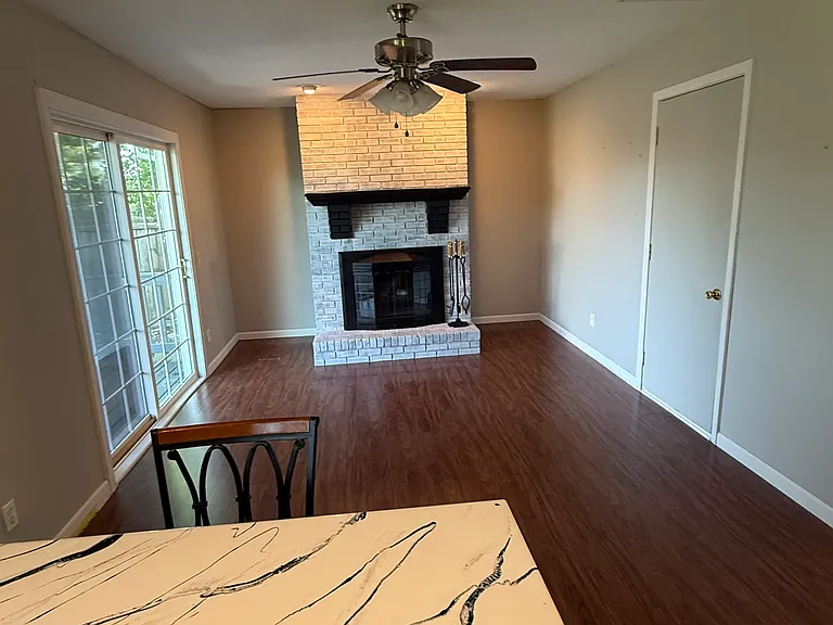 827 Cypress Dr — Photo 5