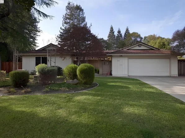 711 Stonehaven Dr, Walnut Creek, CA 94598