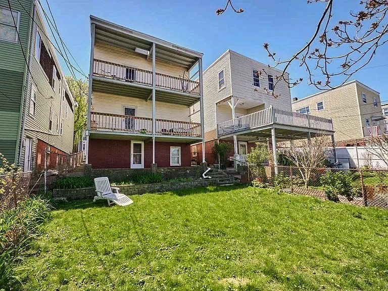 48 Wordsworth St #1 — Photo 10