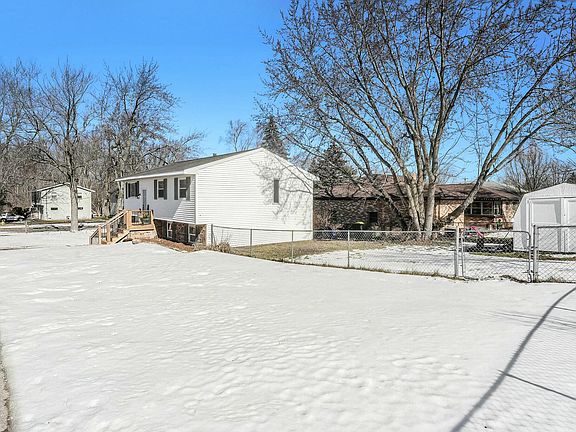 3rd image of 700 Macomb Ave NW