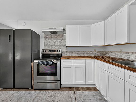 3rd image of 218 KELLY ST
