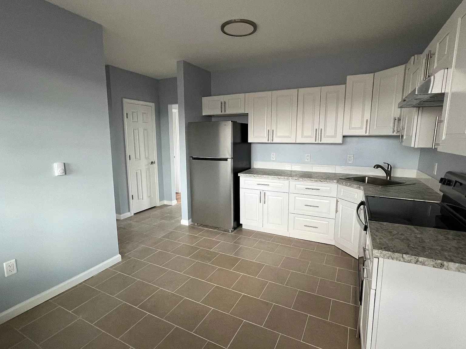 2 bed, 800 sqft, $1,450 — Photo 3