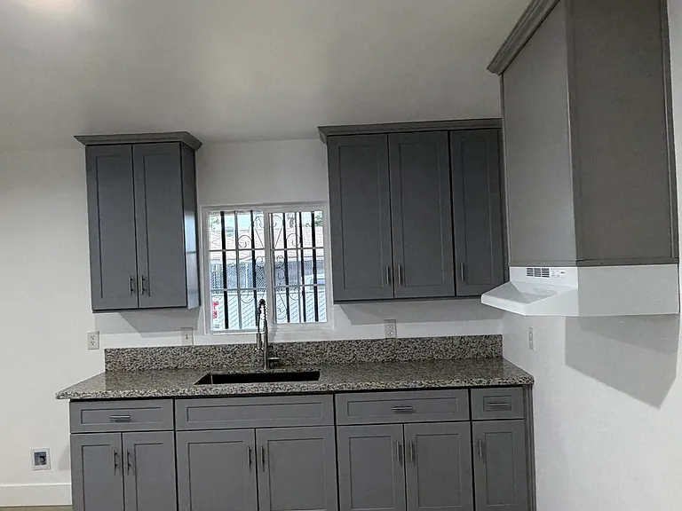 615 Irene St — Photo 2