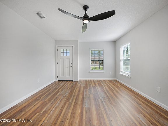5th image of 845 E AIKEN Street