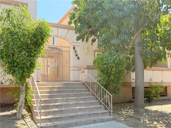 8744 Darby Ave Unit 14, Northridge, CA 91325