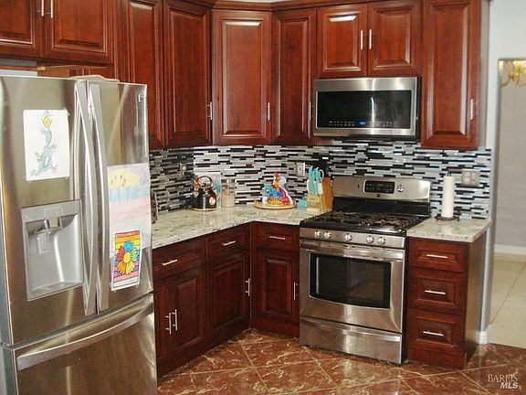 4th image of 626 Anderson Way
