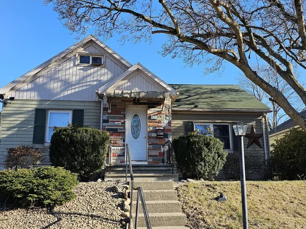 426 Park Dr, Sunbury, PA 17801