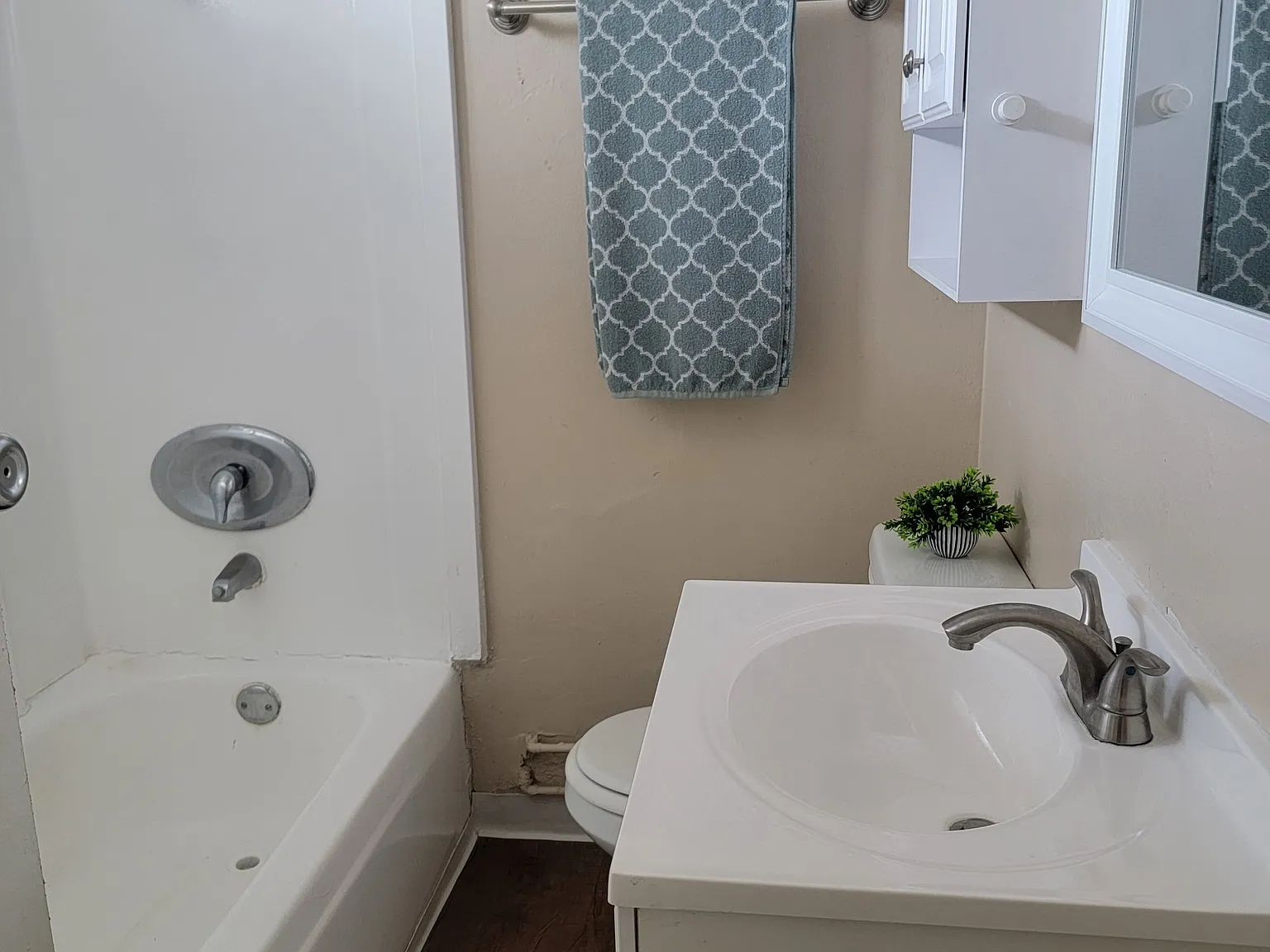 Cypress Point Apartments — Photo 3