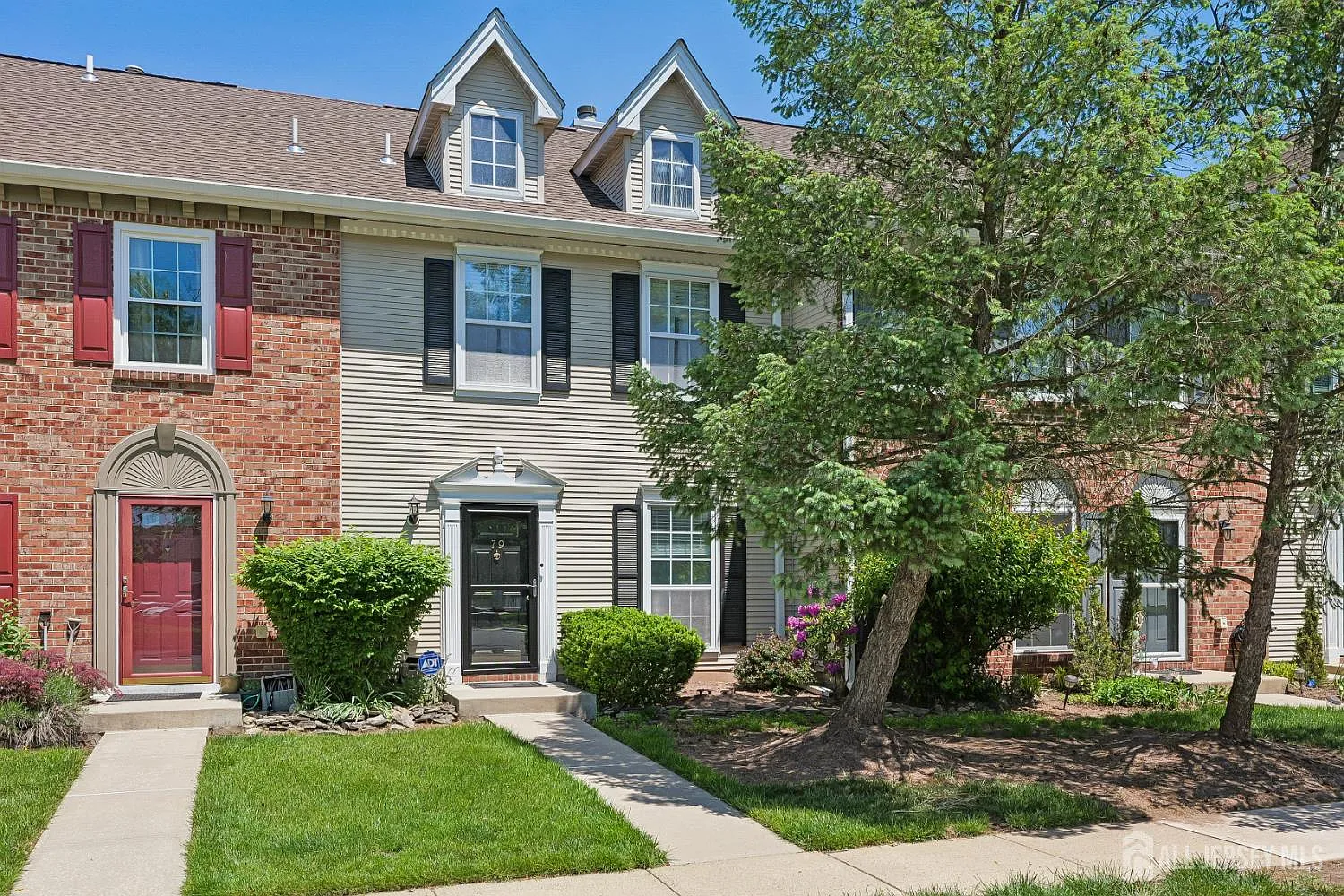 2 bed, 2.5 bath, 1260 sqft, $3,000 — Photo 2