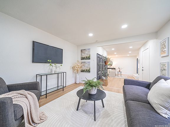 5th image of 3127 COLONY DR