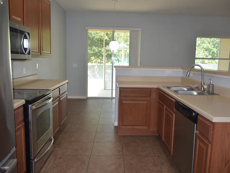 1569 Rosedowne Way — Photo 7