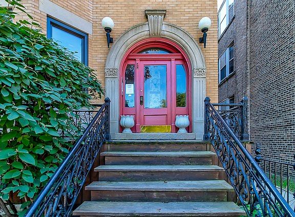 4th image of 1129 W Wellington Ave