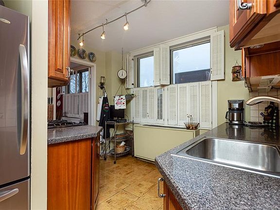 4th image of 1 Strawberry Hill Ct APT 1C