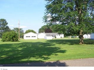 Pershing Ave, Newcomerstown, OH 43832