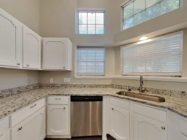 13215 Noblecrest Dr — Photo 5