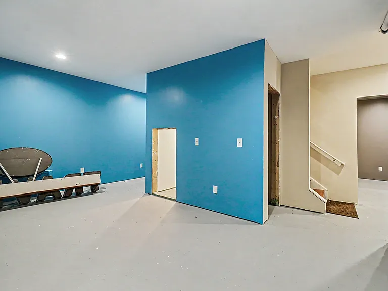 333 Summit Village Dr — Photo 24