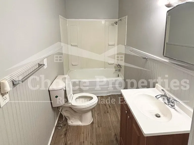 302 Coffee St E #A-1 — Photo 6