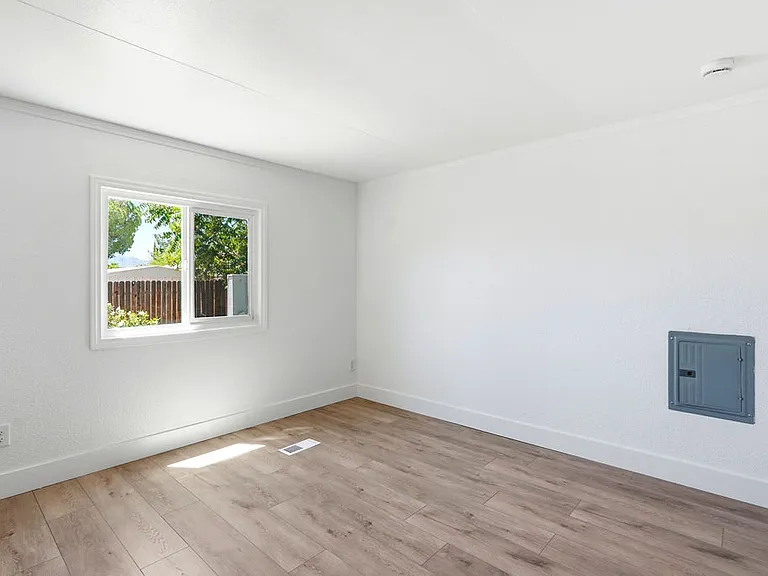 19179 Monterey St — Photo 13