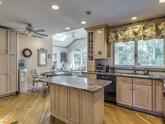 5th image of 491 Hunt Ln