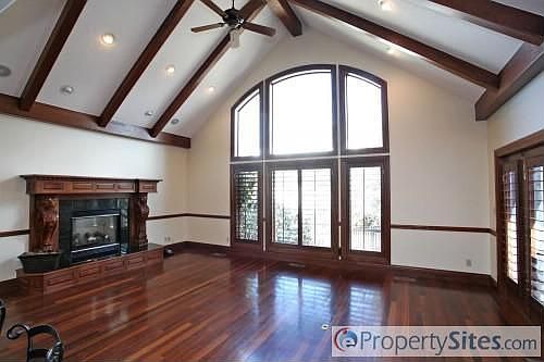 4th image of 282 W Country Side Dr
