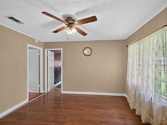 4th image of 305 8th St NE