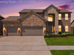 24515 Brookshire Dr, Macomb, MI 48042