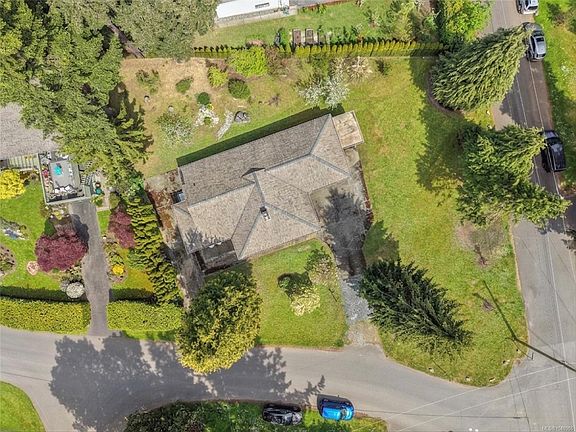 3rd image of 4047 Haro Rd