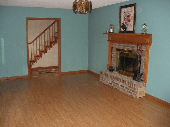 5th image of 841 Bitterbrush Ln