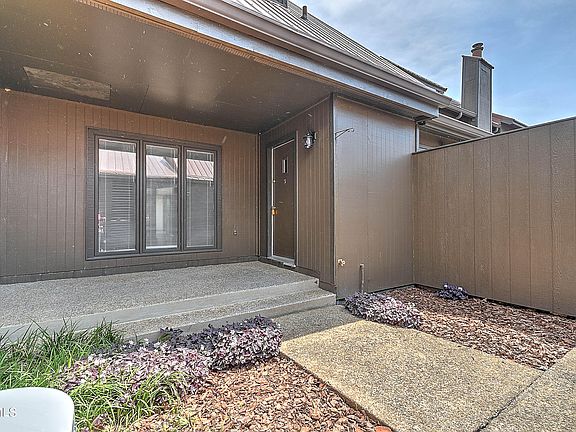 5th image of 544 Fleetwood Dr #B