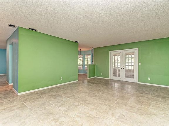 4th image of 4814 W Country Club Dr