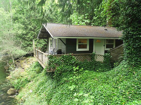 3rd image of 163 N Hemlock Ln