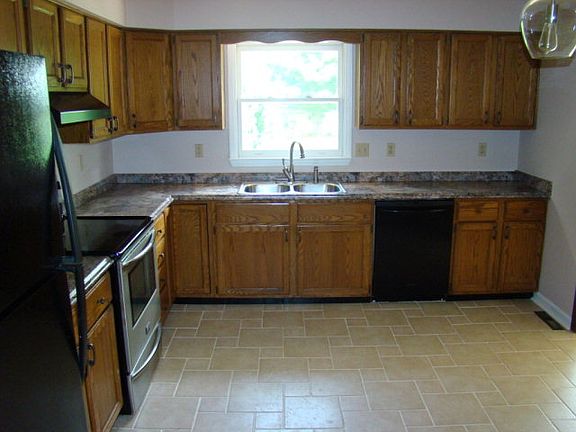 4th image of 165 Cove Hills Dr