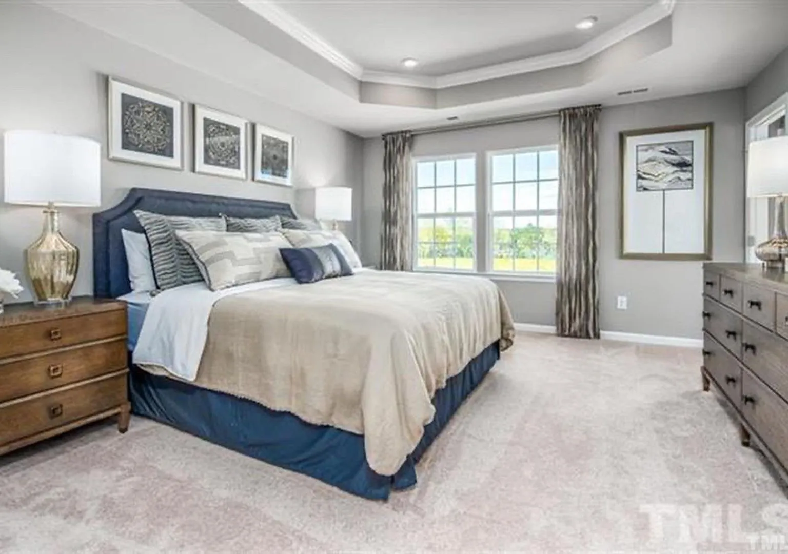 Room in 4 Bedroom Townhome at Pathfinder Wy — Photo 2