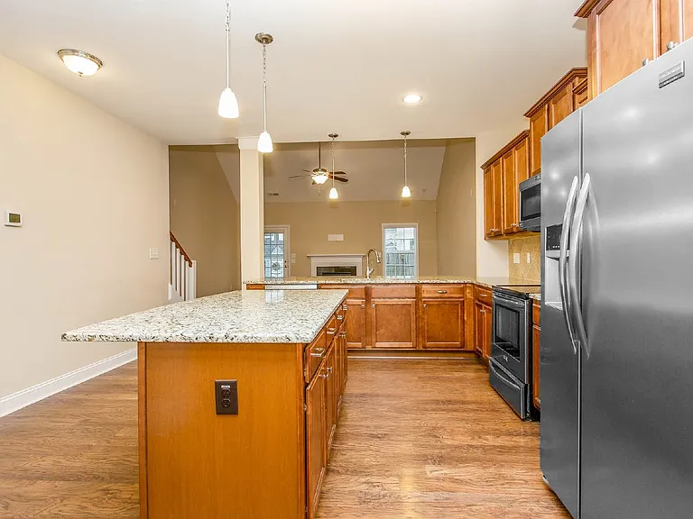 674 Stonebriar Ave — Photo 4
