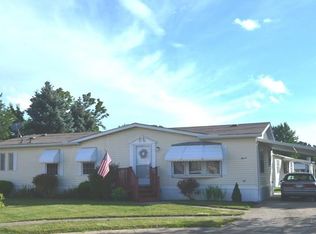 11 Harmony Cir, Olmsted Falls, OH 44138