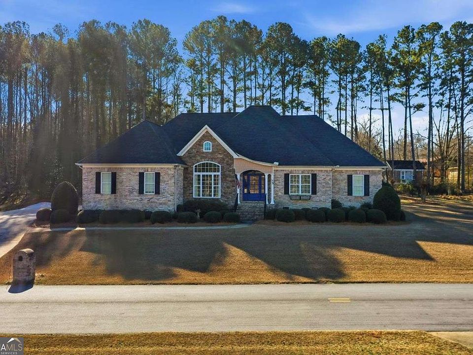 1st image of 35 Maple Valley Dr