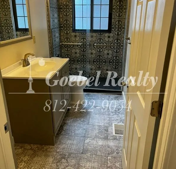 615 SE 3rd St #D — Photo 3
