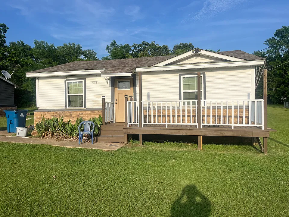 216 Creekview Ln