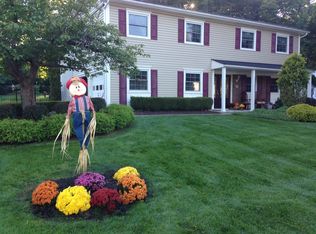11 Fletcher Dr, Morganville, NJ 07751