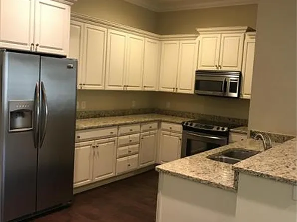 425 E McDonough St, Savannah, GA