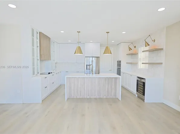 8800 NW 98th Ct, Miami, FL