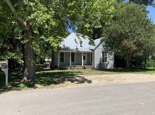 206 Yeager St, Smithville, TX 78957